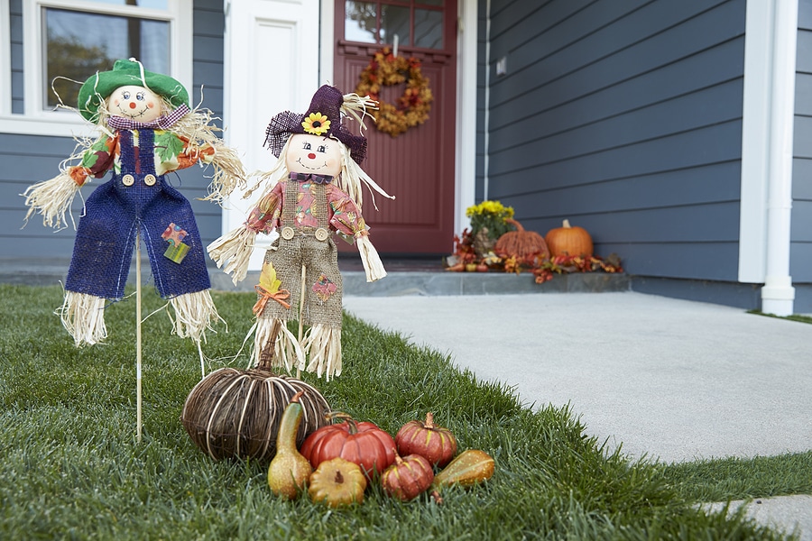 Hosting Thanksgiving? Make Sure Your Lawn Looks Its Best